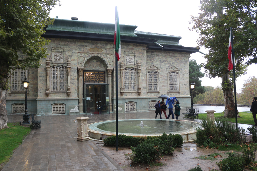 The Green Palace in the Saadabad Palace compound was the summer residence for Reza Shah and Mohammad Reza Shah. Unfortunately it is not allowed to take pictures inside.