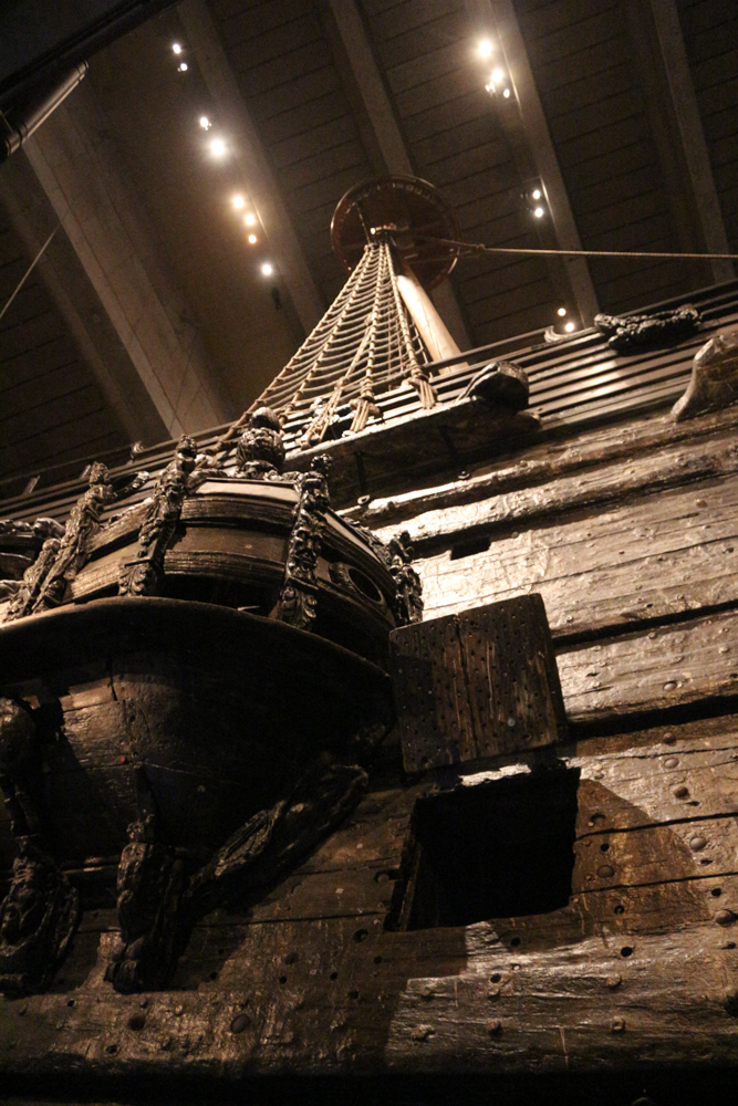 Die Vasa (oder Wasa) ist eine schwedische Galeone, die zu den größten und am stärksten bewaffneten Kriegsschiffen ihrer Zeit zählte und am 10. August 1628 auf ihrer Jungfernfahrt nach nur ca. 1300 Metern Fahrt ohne Fremdeinwirkung aufgrund des Seegangs sank.
