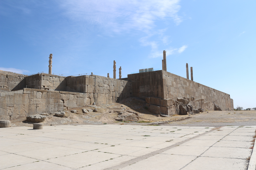 All palaces stand on an artificial 125'000 m2 terrace that rises up to 18 meters above the surrounding valley