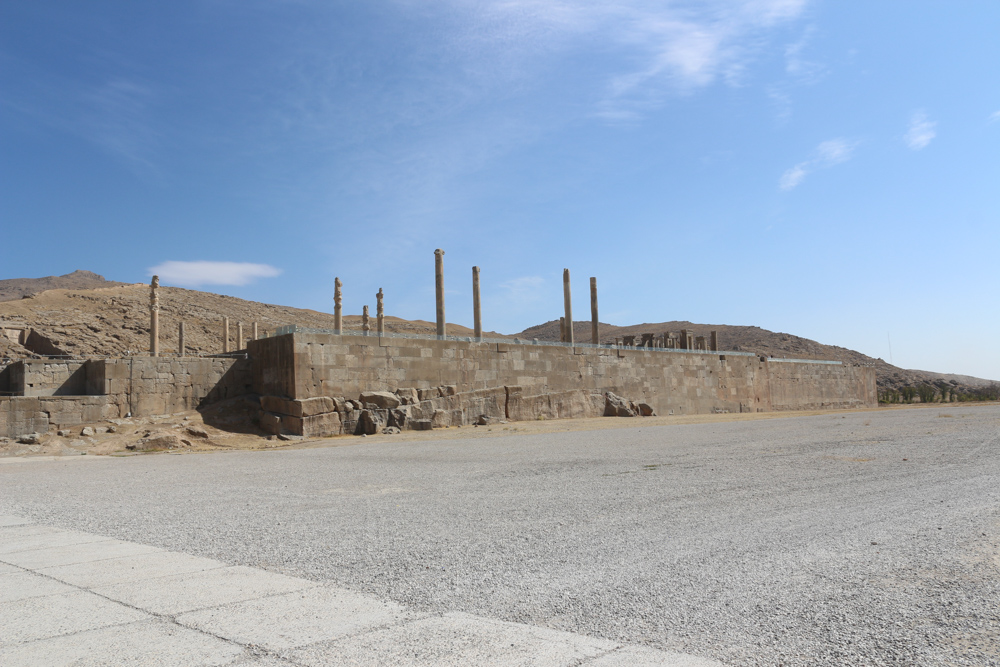 All palaces stand on an artificial 125'000 m2 terrace that rises up to 18 meters above the surrounding valley