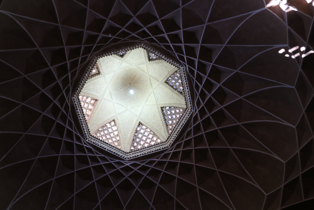 Dowlat Abad Garden: Ceiling above the main reception hall.