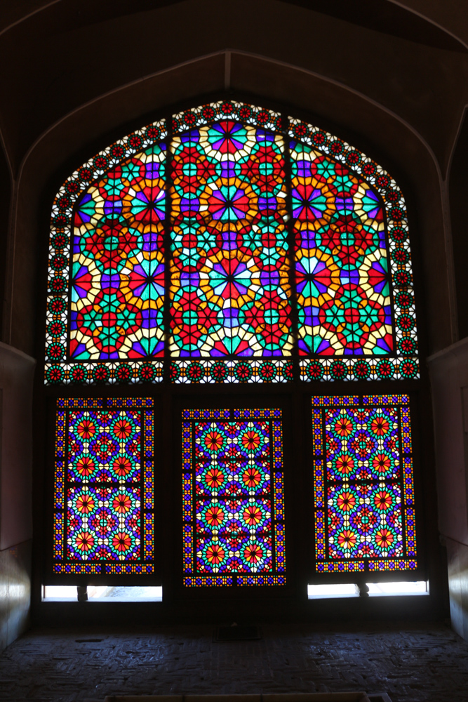 Dowlat Abad Garden: Colorful windows of the reception hall.