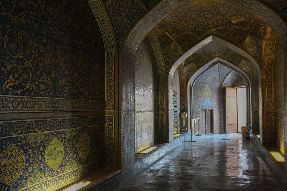 Colored tiles covering every bit of wall and ceiling in the corridor behind the entrance of the Lotfollah Mosque in Isfahan