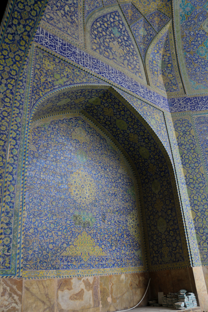 Bunte Ornamente in der Königsmoschee von Isfahan