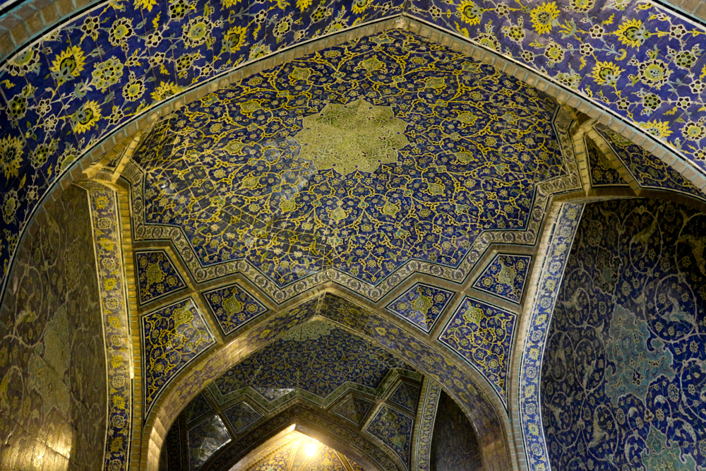 Colored tiles covering every bit of wall and ceiling in the corridor behind the entrance of the Lotfollah Mosque in Isfahan