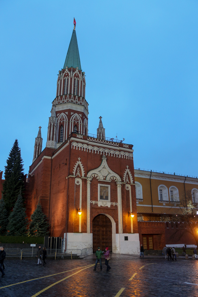 Nikolskaya Tower and gate from Red Square to the Kremlin