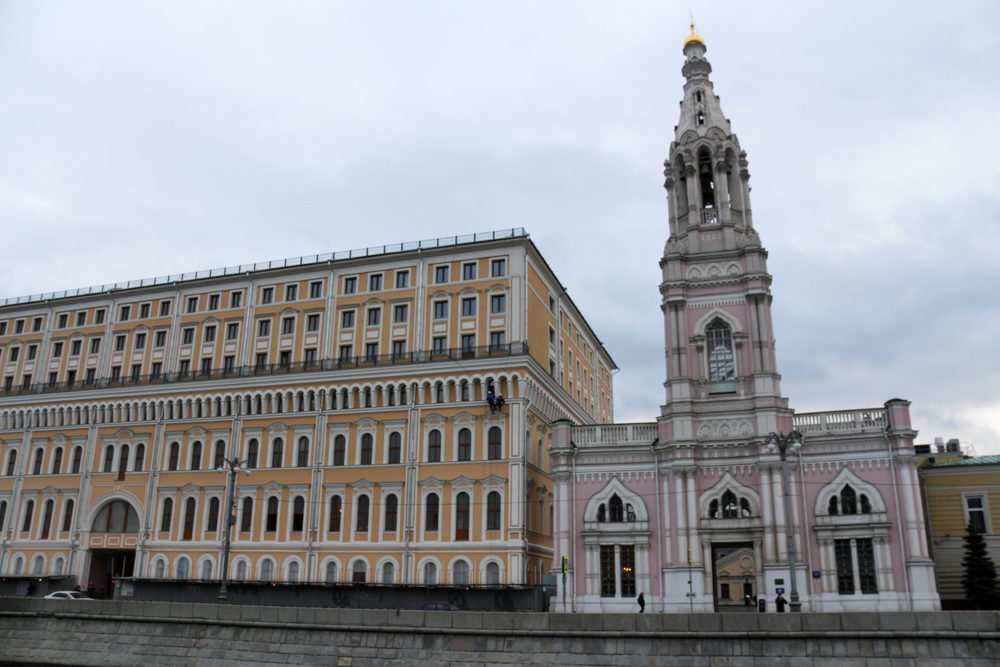 Gebäude am Ufer der Moskwa