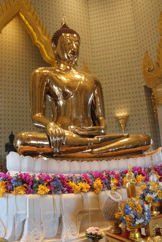 Golden Buddha with a weight of 5.5 tons, located in the temple of Wat Traimit in Bangkok.