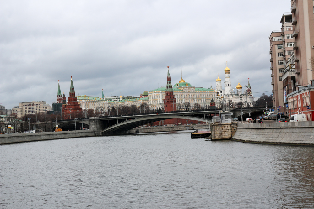 Approaching the Kremlin on Moskva River