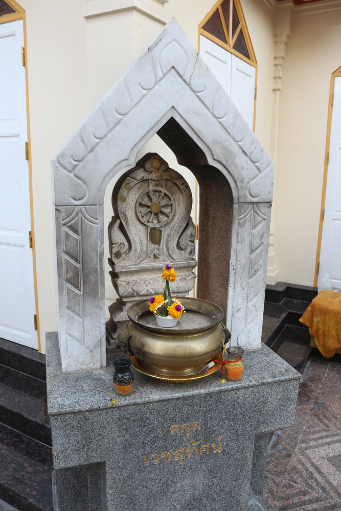 Kleiner Altar im Wat Traimit