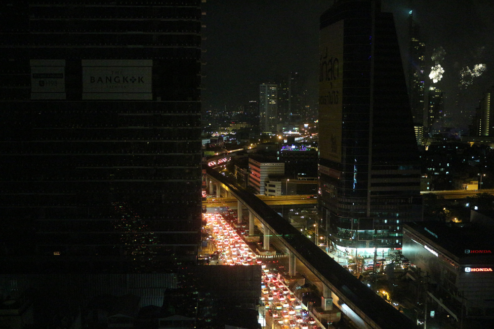 Stau in Bangkok während des Feuerwerks am Neujahr 2016