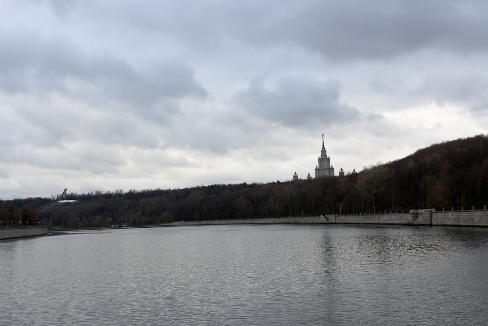 Moskva river with the tower of the Lomonosov Moscow State University on the right side