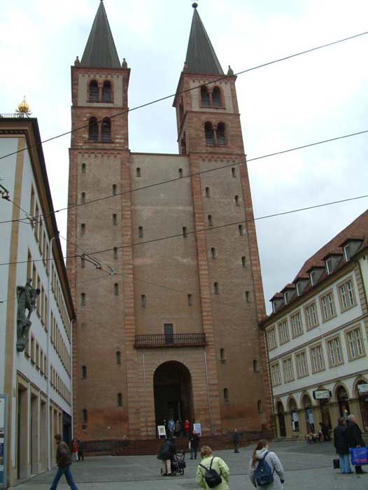 The St. Kilian cathedral was heavily damaged during the bombardment of Würzburg on March 16, 1945. 90 percent& of the city was laid to ruins by a British bombing campaign. Unfortunately the nave was designed in a modern 50s style and only parts of the former baroque interior were restored during the reconstruction.