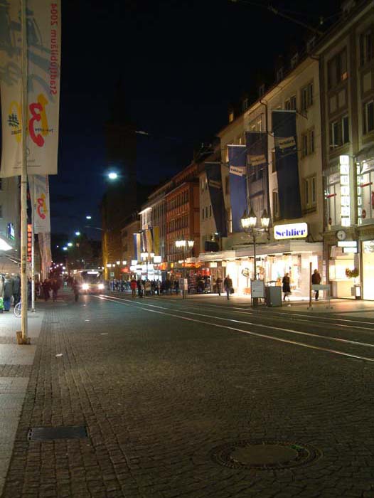 Pedestrian area in the Domstrasse (Dome street) in Würzburg