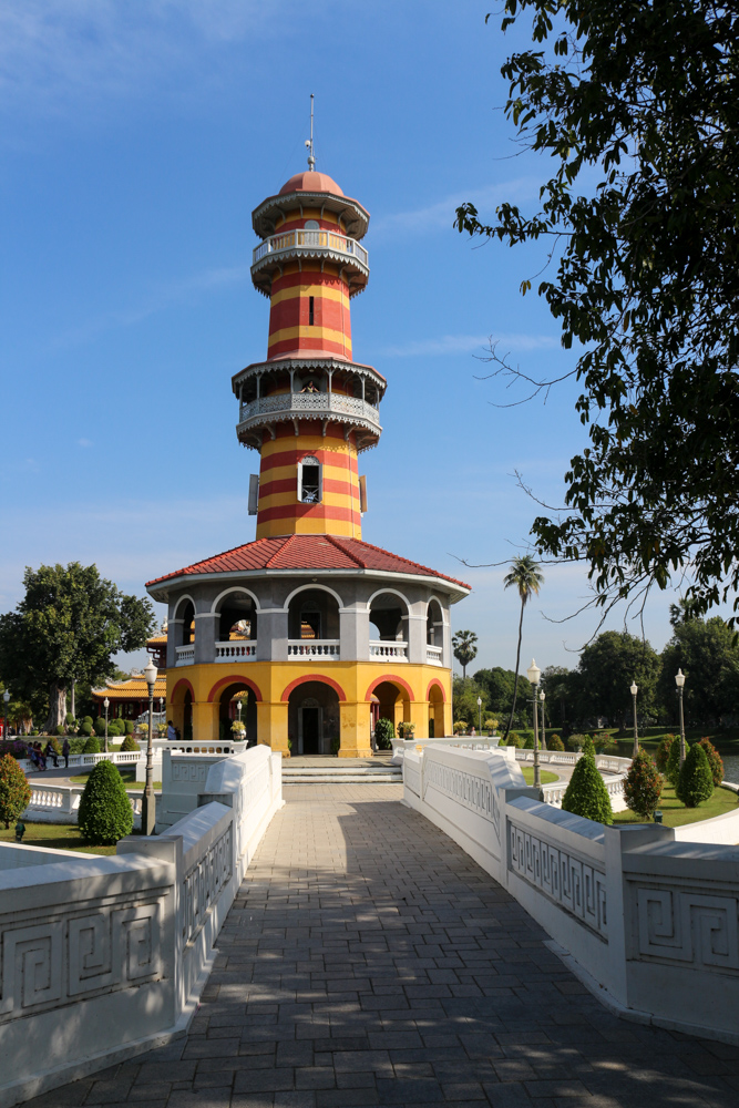 Ho Withun Thasana, der Aussichtsturm, im Park des Sommerpalasts Bang Pa-In bei Ayutthaya