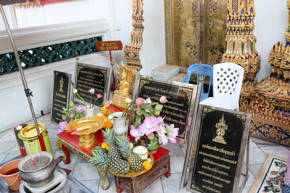 Offerings in Wat Pho, the Temple of the Reclining Buddha