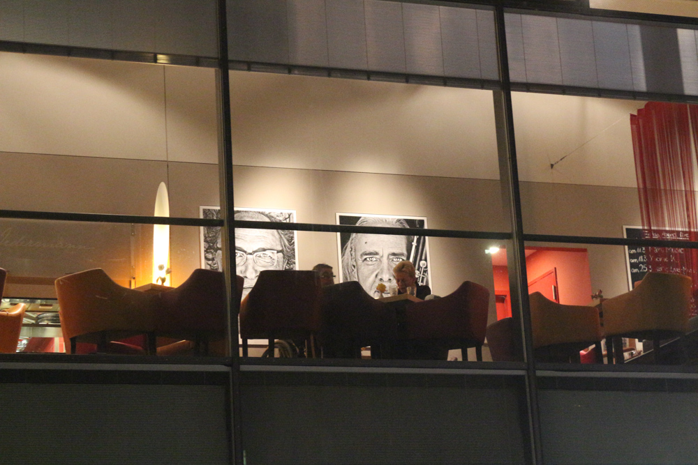 Night shot of the bar of the Aschaffenburg Theater