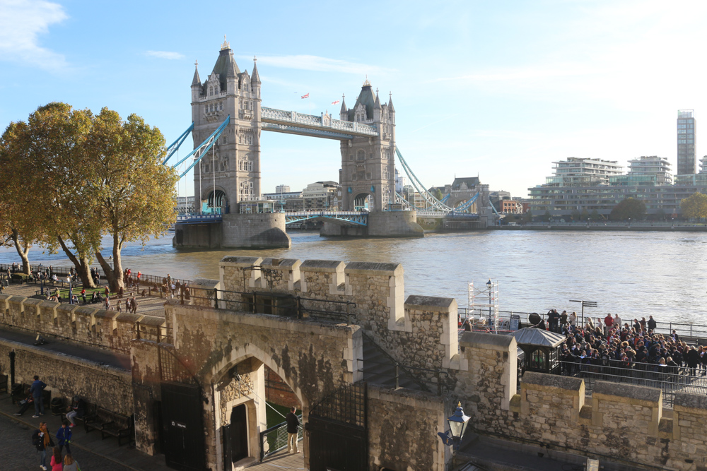 Blick vom Wakefield Tower auf die Tower Bridge