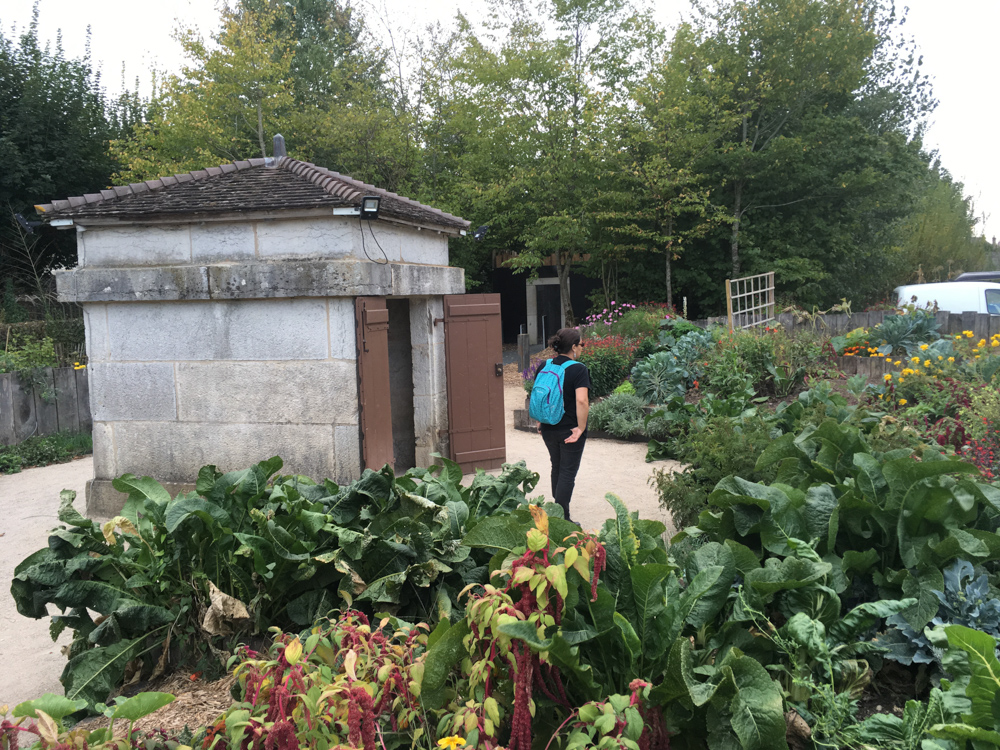 Gärten hinter den Häusern für die Arbeiter und ihre Familien