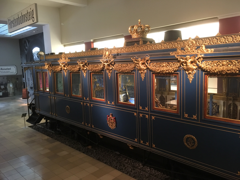 Prunkzug von König Ludwig II. von Bayern im Verkehrsmuseum Nürnberg (DB Museum)