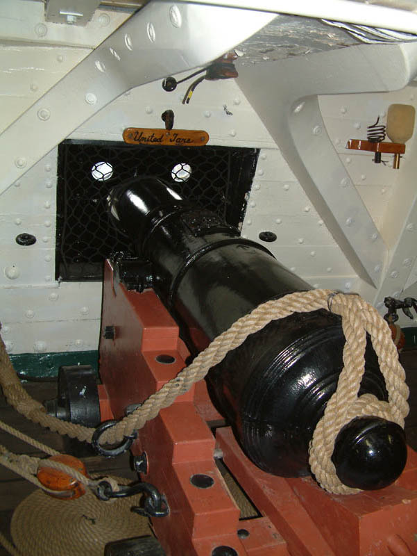 Diese Kanone auf dem Gundeck der USS Constitution heißt "United Jane"