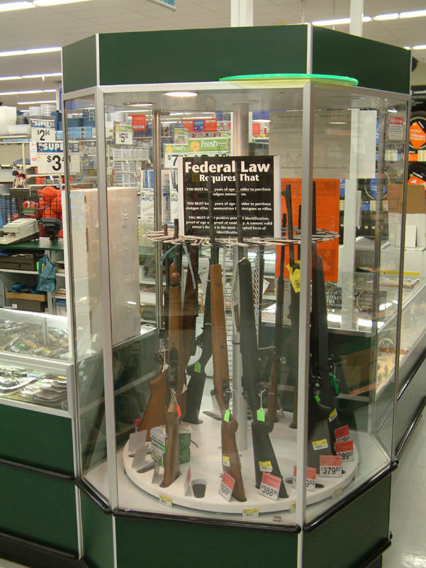 Im WalMart gibt es eine eigene Abteilung für Waffen