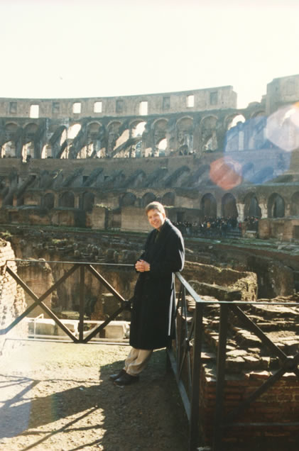 Innenansicht des Colosseum mit meiner Person zur Verunstaltung.