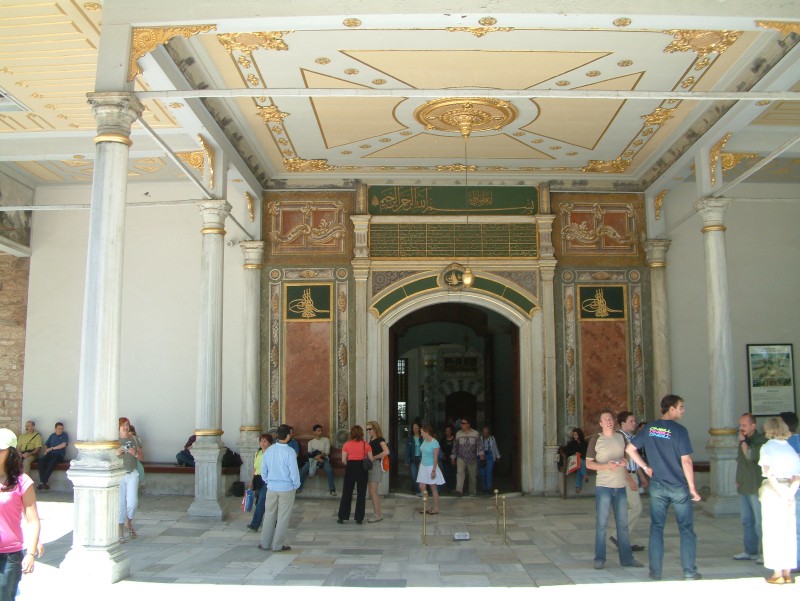 Through the Gate of Felicity (Babüssaade) is the Third Court which is the heart of the palace, a lush garden surrounded by the Hall of the Privy Chamber (Has Oda) occupied by the palace officials, the treasury (which contains some of the wonderful treasures of the Ottoman age), the Harem and some pavilions, with the library of Ahmed III in the center.