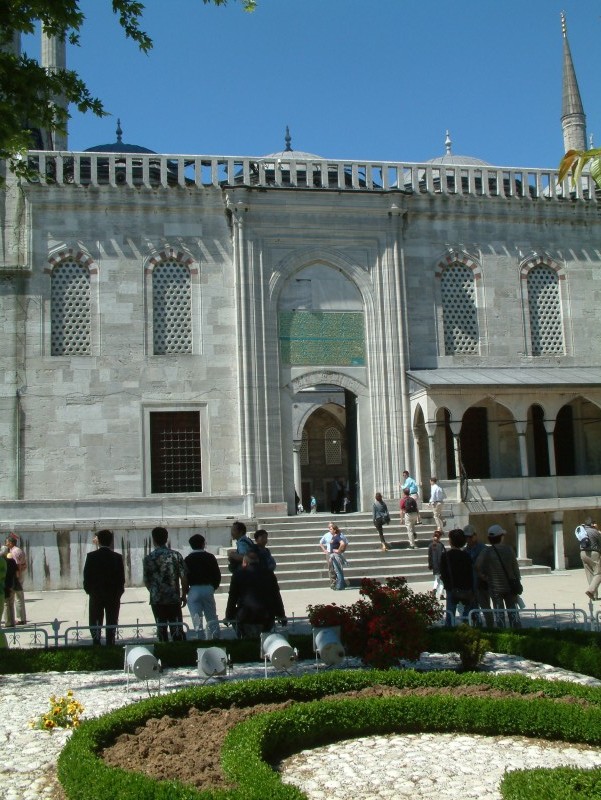 Eingang zur Sultan-Ahmet-Moschee (Sultan Ahmet Camii)