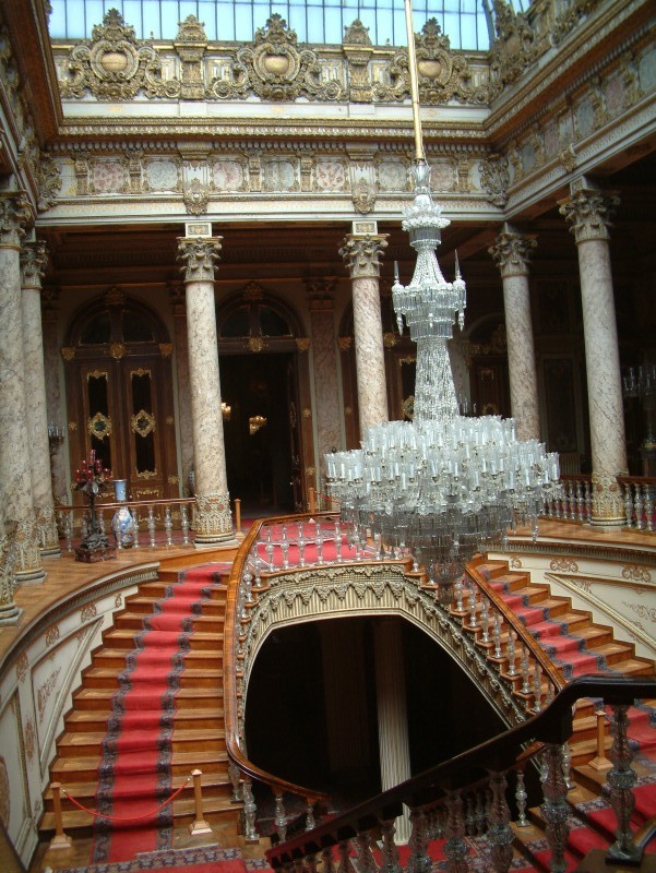 Das berühmte Kristall Treppenhaus im Mittelpunkt des Dolmabahçe Palastes (Dolmabahçe Sarayı)