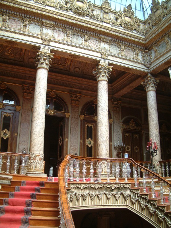 The famous Crystal Staircase in the heart of the Dolmabahçe Palace (Dolmabahçe Sarayı) has the shape of a double horseshoe and is built of Baccarat crystal, brass and mahogany