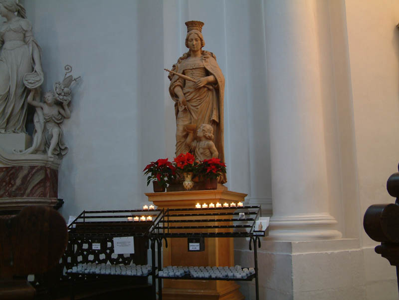 Statue of the Virgin Mary in the cathedral Saint Salvator and Boniface of Fulda