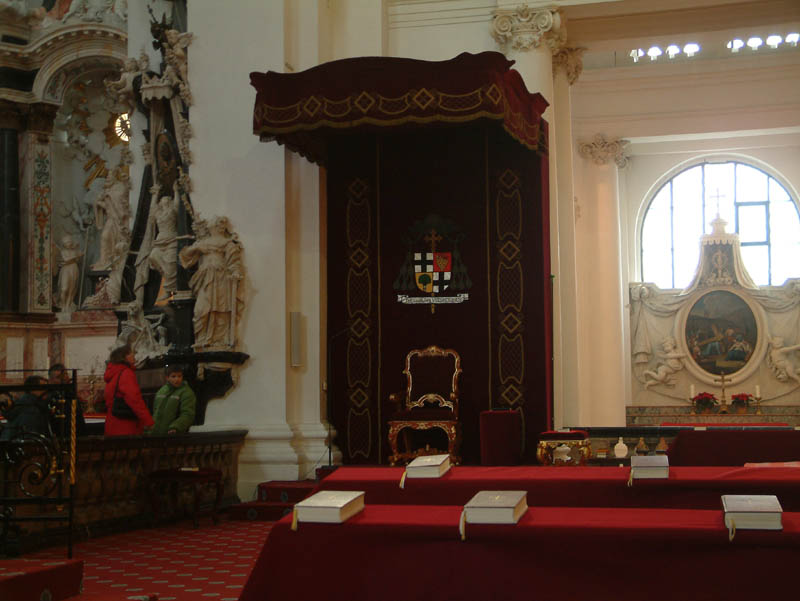 Bishofsstuhl im Dom St. Salvator und Bonifatius zu Fulda