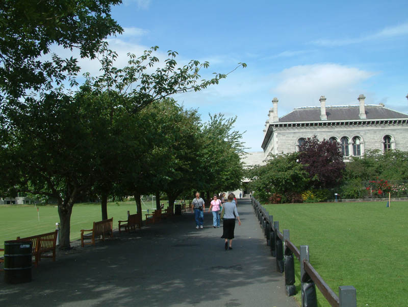 Walk to the Museum Building of Trinity College