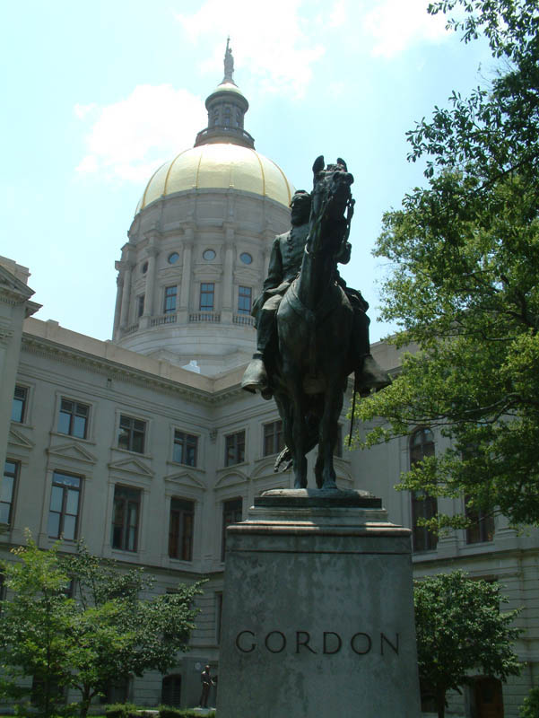 Statue von General John Brown Gordon vor dem Georgia State Capitol in Atlanta. Während des Bürgerkrieges war er General der Südstaaten. Später Mitglied des U.S. Senats.