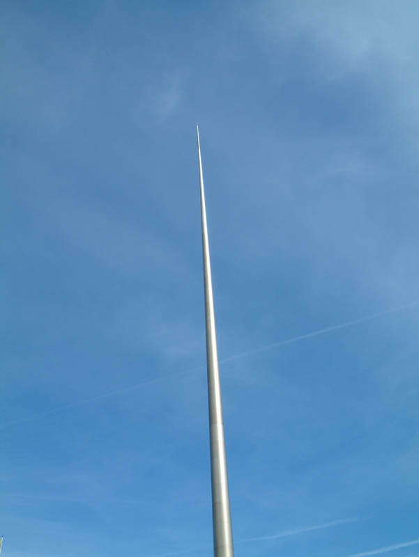 Ein neues Wahrzeichen der Stadt ist der 2003 errichtete "Spire" des britischen Architekten Ian Ritchie vor dem Hauptpostamt in der O'Connell Street, eine 120 m hohe Säule aus Edelstahl, die sich von einem Durchmesser von 3 m an der Basis bis auf 15 cm in der nachts beleuchteten Spitze verjüngt.