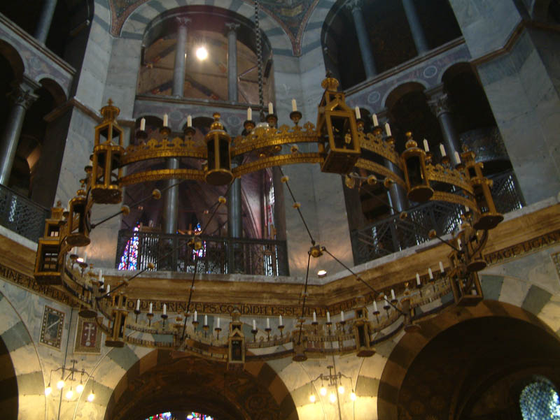 The octagon of the& Barbarossa Chandelier symbolizes a link to Celestial Jerusalem and its eight gates.