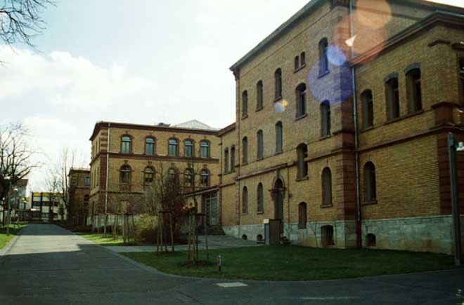 Fachhochschule Aschaffenburg& - Administration und Laborbereich