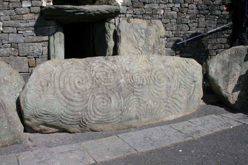 Eingangsstein mit Megalithischer Kunst
