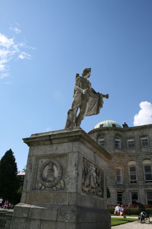 Statue of Apollo on the stairs connecting the Triton Lake and the mansion