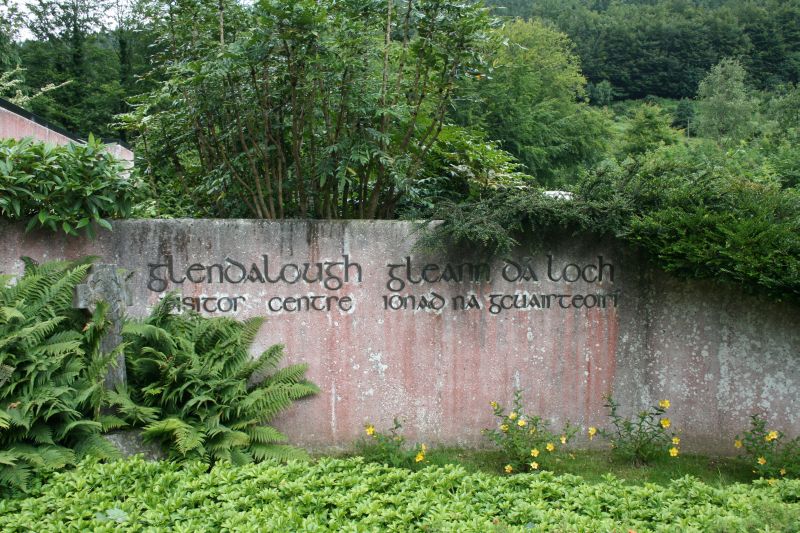 Eingang des Besucherzentrum von Glendalough