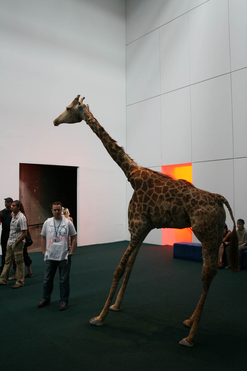 Peter Friedl
The Zoo Story
Installation 2007

Giraffe Brownie war ein Opfer der Zweiten Palästinensischen Intifada. Sie starb im Zoo der Stadt Stadt Qalqilyah in der West Bank.