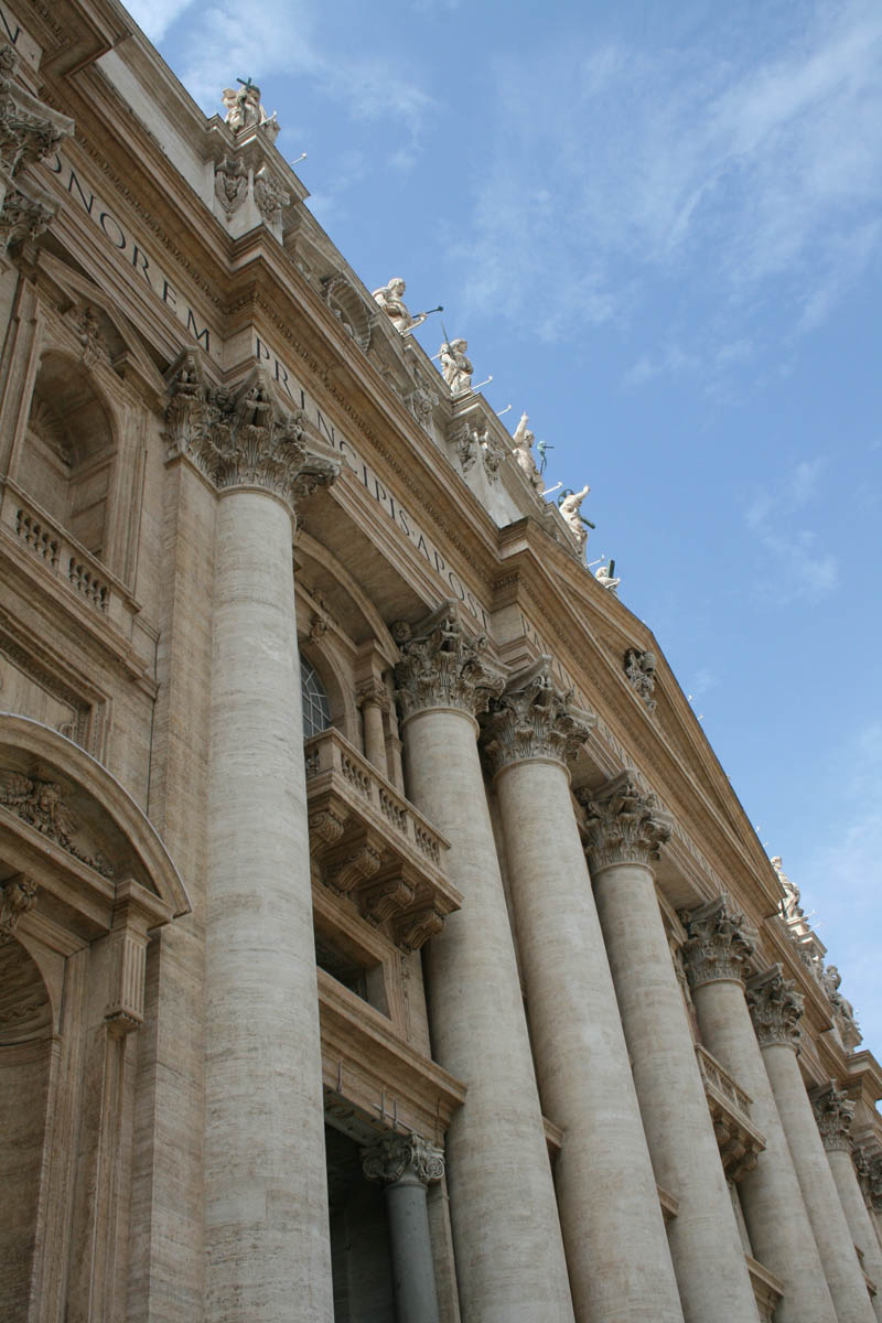 Hauptfassade des Petersdoms
