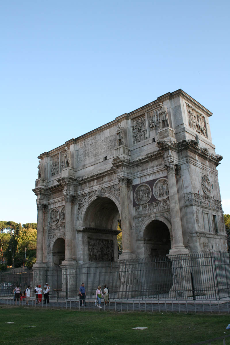 Konstantinsbogen (Arco di Constantino bzw. Arcus Constantini)