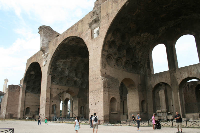 Die Basilica des Maxentius war das größte Gebäude des Forum Romanum