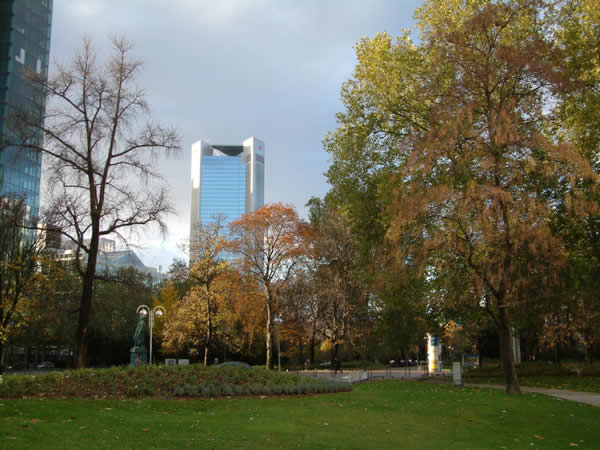 View from the Taunus Anlage park towards the Trianon Tower