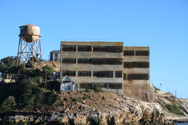 Die Salzluft fügt einigen Gebäuden von Alcatraz schweren Schaden zu