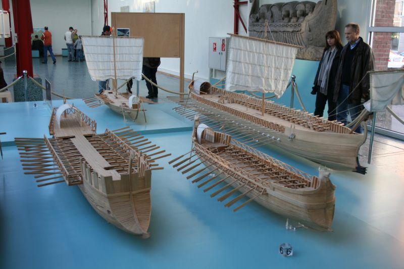 Modelle römischer Kriegsschiffe