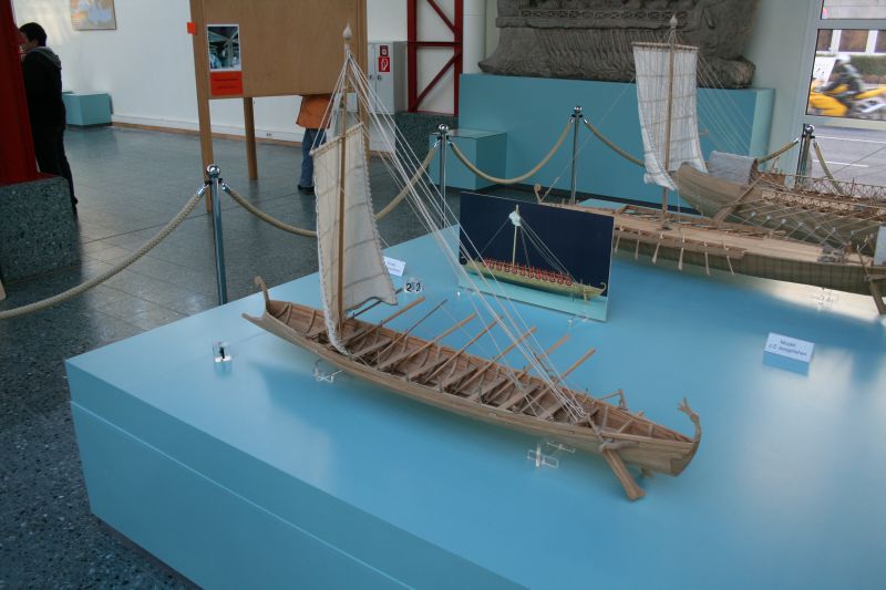 Small-scale models of Roman warships