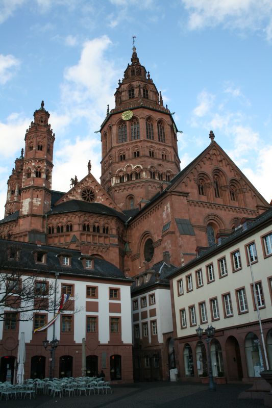 Mainz Cathedral, formally known in English as St. Martin Cathedral (in German Mainzer Dom, sometimes Der Hohe Dom zu Mainz) is located near the historical center and pedestrianized market square of the city.